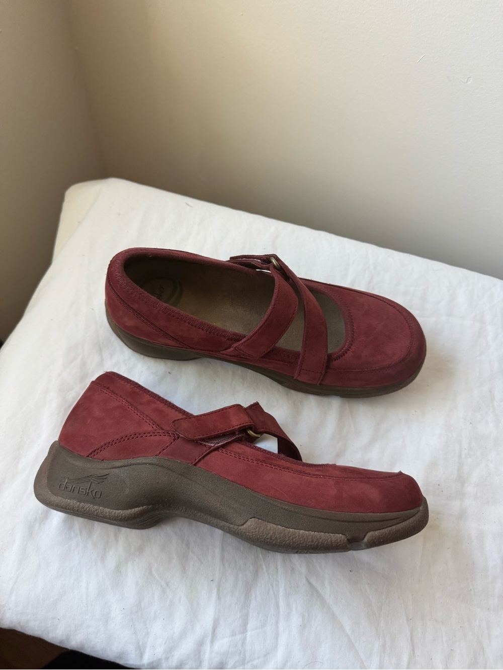 Dansko Red Suede Mary Jane Comfort Shoes Flats Red EU 37 USA 6.5-7